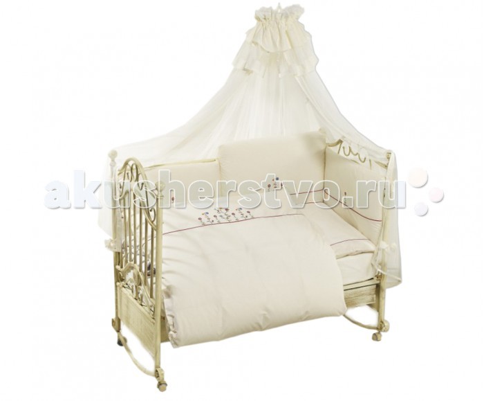 Комплект в кроватку Feretti Vintage Flowers Sestetto (6 предметов)Vintage Flowers Sestetto (6 предметов) Комплект в кроватку Feretti Vintage Flowers Sestetto (6 предметов)Vintage Flowers Sestetto (6 предметов)Feretti является инновационной маркой натурального детского постельного белья из хлопка. Благодаря высокому качеству, богатству выбора форм и узоров каждый найдет что-нибудь для своего ребенка. Особенности: При производстве используется натуральный наполнитель Ingeo - волокно, получаемое в результате ферментации и полимеризации зерен кукурузы. Наполнитель из волокон Ingeo обеспечивает прекрасную теплоизоляцию, удерживая постоянную температуру во время сна ребенка. Бактериостатические ткани Purista замедляют развитие бактерий, и являются гипоаллергенными. Система Easy Wash облегчает стирку борта в стиральной машине без риска нарушения наполнения. Система Easy Iron - после того, как вытянете постельное белье из стиральной машины достаточно его только растянуть, а после того как высохнет не нужно гладить. Система Even Fill - равномерное размещение наполнения в одеялах, устраняющее «холодные зоны». Пуховые одеяла не вызывают аллергии. Изысканный дизайн. Приятные расцветки с забавными рисунками. Мягкие материалы не раздражают кожу ребенка. Удобство и простота в использовании пододеяльник на молнии. Простынка на резинке не позволит лишним складкам воздействовать на кожу ребенка. Качество материала обеспечивает лёгкость стирки и долговечность. В комплекте: одеяло (100 х 135 см), пододеяльник (100 х 135 см), борт на половину кроватки 180 х 40, простыня на резинке 120х60, подушка (40 х 60 см), наволочка (40 х 60 см). Материалы: хлопок, наполнитель на основе кукурузного волокна.<br>
