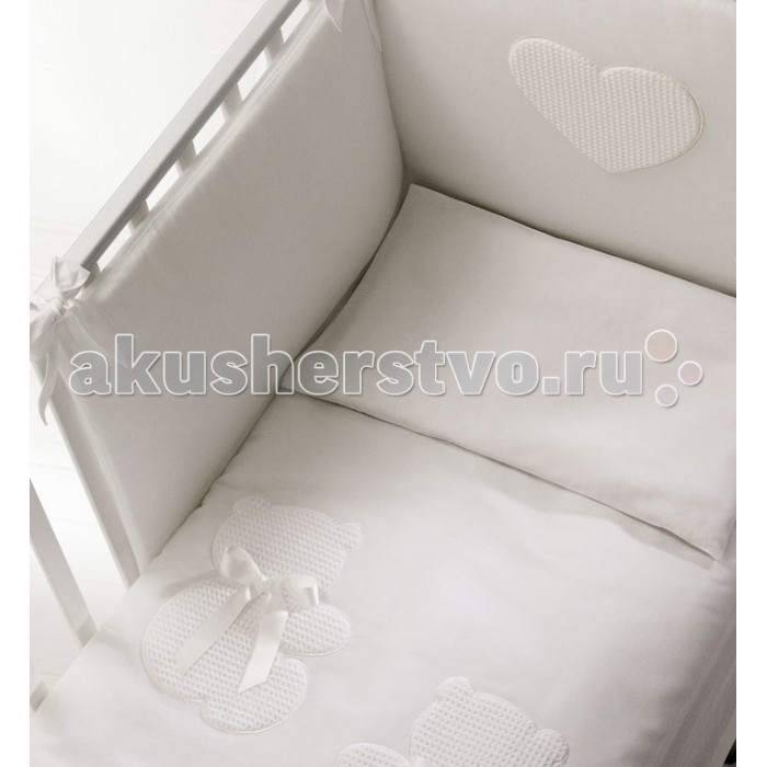 Комплект в кроватку Baby Expert Dieci Lune (4 предмета)Dieci Lune (4 предмета) Комплект в кроватку Baby Expert Dieci Lune (4 предмета)Dieci Lune (4 предмета)Комплект белья Baby Expert Dieci Lune - изысканный комплект постельного белья из новой коллекции. Характеристики комплекта Baby Expert Dieci Lune: в комплект входят: - бампер (мягкие бортики для кроватки, крепится к кроватке на лентах) - одеяло, - пододеяльник - наволочка; Комплект выполнен из натурального хлопка с декоративными элементами. Наполнение одеяла - 100% полиэстер, чтобы исключить возможность аллергии на натуральные наполнители. Постельные принадлежности пригодны для стирки в автоматическом режиме.<br>