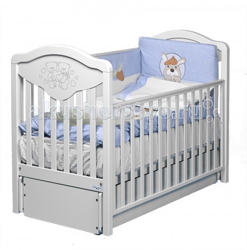 Детская кроватка Baby Italia Gioco Lux cо стразами маятникGioco Lux cо стразами маятник Детская кроватка Baby Italia Gioco Lux cо стразами маятникGioco Lux cо стразами маятникДетская кроватка Baby Italia Gioco Lux cо стразами с маятниковым механизмом продольного качания. Плавное покачивание успокоит малыша и откроет ему мир чудесных сновидений. Кроватка имеет регулируемые боковины, одна из которых снимается и два уровня высоты ложа, что очень удобно для ухода за малышом. Выдвижной ящик куда вы можете сложить смену белья или игрушки так же нельзя назвать бесполезным атрибутом. Основной материал кроватки – древесина бука, покрытие – нетоксичные лакокрасочные материалы, которые не выделяют вредные испарения. Основание – залог здоровой осанки вашего малыша в будущем. В целом кроватка хоть и выглядит достаточно просто, однако украшенная стразами Сваровски приобретает особый шарм и необычные черты дизайна. Особенности Gioco LUX маятник cо стразами: Декор с кристаллами Swarovsky Опускающаяся боковинка (автостенка) Высота ложе кроватки Baby Italia Gioco LUX - 2 положение Маятниковый механизм продольного качания Выдвигающийся ящик на полозьях 4 бесшумных колеса, 2 из них оснащены стопорами Благодаря прорезиненному покрытию колеса не испортят пол Элегантный итальянский дизайн При снятии одной боковой стенки кроватка превращается в уютный диванчик для ребенка<br>