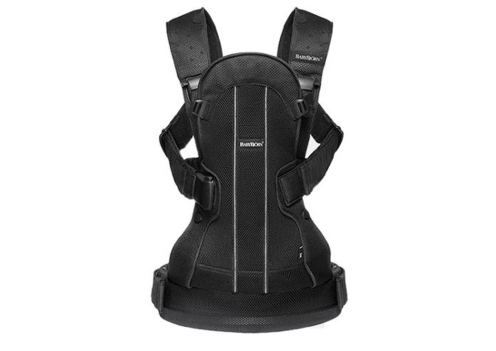 Рюкзак-кенгуру BabyBjorn We AirWe Air Рюкзак-кенгуру BabyBjorn We AirWe AirРюкзак – кенгуру WE Air- простота с первого же дня! Самый «дышащий» среди наших рюкзаков-кенгуру Мягкая сетчатая ткань отличается целым рядом важных характеристик: обеспечивает доступ воздуха, быстро сохнет, долго служит, сохраняет цвет при стирке и достаточно прочна, чтобы гарантировать надёжную поддержку ног, спины, шеи и головы ребёнка, кроме того, она соответствует требованиям стандарта Oeko-Tex. Особенности: 3 способа переноски детей с самого рождения и до 3-х лет специальная позиция для новорожденных; специальная позиция для подросших детей (лицом к родителю); с 12 месяцев возможна позиция за спиной у родителя. Эргономичный рюкзак: набедренный пояс и плечевые ремни создают комфорт для родителей, распределяя равномерно нагрузку; поддержка головы и спины обеспечивает правильное анатомическое положение тела ребенка. Простота во всем: вы быстро научитесь пользоваться рюкзаком – кенгуру, без посторонней помощи во всех ситуациях, даже при переноске ребенка за спиной. Функционал: Поместите ребенка в рюкзак лицом к себе так, чтобы ноги были расположены по обе стороны, а руки находились в проемах для рук. Пристегните все передние застежки с обеих сторон. Обратите внимание, чтобы поддержка головы была зафиксирована. К 12 месяцам ребенок достаточно повзрослеет, чтобы его можно было носить за спиной. Сначала необходимо поместить ребенка в рюкзак – кенгуру лицом к себе. Поднимите правую руку вверх, продев ее под плечевым ремнем. Левую руку проденьте вниз, под плечевой ремень. Рюкзак с малышом держится на плече и на набедренном поясе. Теперь перенесите рюкзак вместе с малышом за спину. Дополнительно: Для детей с рождения до трех лет. Мин. 3,5 кг/53 см Макс. 15 кг/100 см Внимание! Для детей весом от 3,5 до 4,5 кг следует использовать ремешки, уменьшающие проемы для ног. Все используемые ткани прекрасно подходят для детской кожи и безопасны, даже если ребенок возьмет их в рот. Материалы не содержат опасных веществ и сертифицированы на соответствие требованиям стандарта Oeko-Tex ® 100, класс I (изделия для детей). Это важно для нас! Материал: Основной материал: хлопок 100% Остальной материал: полиэстер 100% Можно стирать отдельно в стиральной машине при 40°С, используя щадящее моющее средство без отбеливателя. Не сушить в сушильной машине.<br>