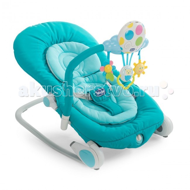 Chicco Кресло-качалка BalloonКресло-качалка Balloon Chicco Кресло-качалка BalloonКресло-качалка BalloonChicco Кресло-качалка Balloon позволяет ребенку чувствовать себя в полном комфорте при отдыхе, заставляя его чувствовать себя так безопасно, как будто он у вас на руках и развлекается веселой игрой. Оснащен интерактивной игрушкой и мерцающими огоньками, звуки позволяют ребенку развлекаться и расслабляться. Вы можете выбрать различные звуки природы, успокаивающий колыбельные мелодии или веселую мелодию. Вы также можете записать сообщение протяженностью 30 секунд, чтобы ребенок слышал ваш голос! В модуле есть три милые подвески для стимулирования тактильного развития и психологическая ребенка. Кроме того, модуль может быть отсоединен и использоваться в качестве мобиля для кроватки. Качалка имеет вкладыш для новорожденных и меняются на 3-и различные модификации, чтобы расти вместе с ребенком от 0 до 6 месяцев. По мере роста ребенка, подушка и/или ремешки могут быть удалены. Спинка кресло-качалки регулируется в 4-х различных положениях. Из статичного положения (шезлонга) легко превращается в кресло-качалку, стоит только спрятать ножки. Оснащен функцией вибрации, которая мягко расслабляет ребенка. Легко складывается и удобен для переноски, благодаря двум специальным лямкам, самое компактное кресло-качалка. Элементы питания 2 х AA, 1 x LR20 1.5V (нет в комплекте) Рассчитана на малышей от рождения до 9 кг (9 месяцев). Размер в открытом виде: (Д x Ш x В) 78 x 43 x 32/62 см Размер в сложенном виде: (Д x Ш х В) 80 x 17 х 43 Вес: 4.2 кг<br>