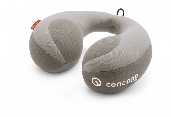 Concord Подушка под шею Roll LunaПодушка под шею Roll Luna Concord Подушка под шею Roll LunaПодушка под шею Roll LunaConcord Подушка под шею Roll Luna создаст для вашего маленького пассажира еще больший комфорт и безопасность. Подушка выполнена из мягкого материала, в меру жесткая. Очень хорошо поддерживает шею, что делает езду еще более безопасной. Мягкий валик под шею Concord Roll обеспечит здоровое пребывание в объятиях Морфея, пока мама выруливает на новую автостраду. Он набит гипоаллергенным синтепоном, обладающим функцией памяти и поддерживающим головку во время сна. Размеры упаковки 21 х 4,6 х 27 см Вес 0.4 кг<br>