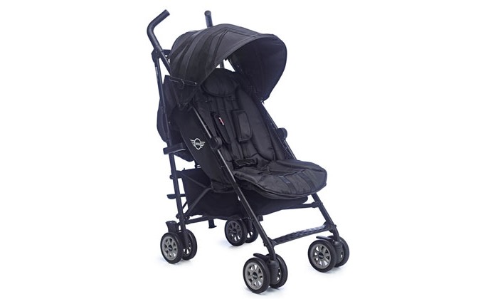 Коляска-трость EasyWalker Mini BuggyMini Buggy Коляска-трость EasyWalker Mini BuggyMini BuggyКоляска-трость EasyWalker Mini Buggy премиум-класса создана, чтобы вы с малышом получали удовольствие от маленьких радостей жизни и новых открытий! Совместные решения инженеров концерна BMW Mini Cooper и компании EasyWalker сделали коляску-трость Mini Buggy уникальной: легкой, стильной и надежной! На каждой детали – фирменные знаки отличия Mini. Летняя прогулочная коляска-трость EasyWalker Mini Buggy весит всего 7 кг и потрясающе легко управляется, а продуманная эргономика посадки обеспечивает для малыша комфорт премиум-класса! Особенности: 4 положения спинки, включая горизонтальное положение для сна; Подходит и для крупных малышей возрастом до 4-х лет (до 20 кг); В комбинации с адаптерами и автокреслом Maxi-Cosi подходит для новорожденных! Удлиненное прогулочное сиденье, регулируемое сиденье, подножка; Кожаная отделка ручек, ручки управления коляской оптимальной высоты; Складывается и раскладывается одной рукой по системе «трость» («зонтик»).<br>
