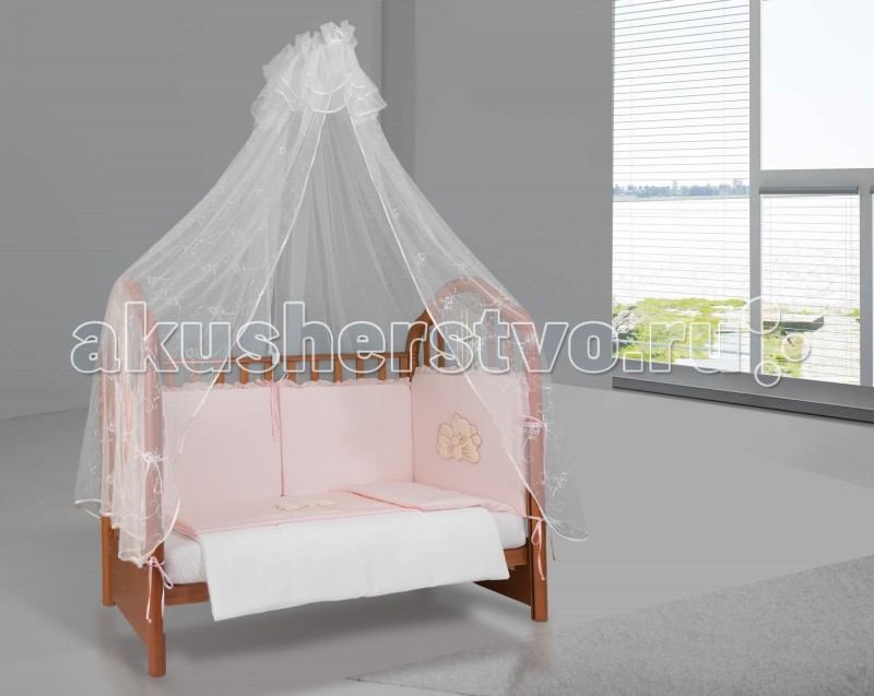 Комплект в кроватку Esspero Gentle Bruin (6 предметов)Gentle Bruin (6 предметов) Комплект в кроватку Esspero Gentle Bruin (6 предметов)Gentle Bruin (6 предметов)Все материалы комплекта состоят из 100% хлопка, наполнитель белья натуральное 100% волокно. Материал имеет оптимальную воздухопроницаемость лучшую, чем многие другие натуральные и синтетические материалы. Вашему ребенку будет комфортно во время ночного и дневного сна. Все материалы прошли необходимые тесты и считаются абсолютно безопасными, и Вы можете быть уверенны за безопасность и комфорт Вашего малыша. Компания Esspero предлагает широкий ассортимент детского, постельного белья самых популярных размеров и стандартов. Все продукты Esspero соответствуют европейским стандартам качества и имеют необходимые сертификаты качества РФ. Вам не составит труда подобрать комплект Esspero в кроватку практически любого производителя детской мебели. Комплект постельного белья Esspero Gentle Bruin состоит из шести предметов: Одеяло размер 140 х 110 Пододеяльник размер 147 х 112 Борт на всю кровать Простыня размер 125 х 112 Подушка размер 40 х 60 Наволочка размер 40 х 60 Комплект предусмотрительно подготовлен к стиркам в стиральной машинке за счет всех съемных деталей. Наполнитель остается не тронутым за счет чего Ваш комплект всегда будет иметь превосходный вид и будет радовать Вас снова и снова. Так как все внешние материалы сделаны из 100% хлопка, Вы спокойно можете гладить его не опасаясь испортить или повредить ткань.<br>