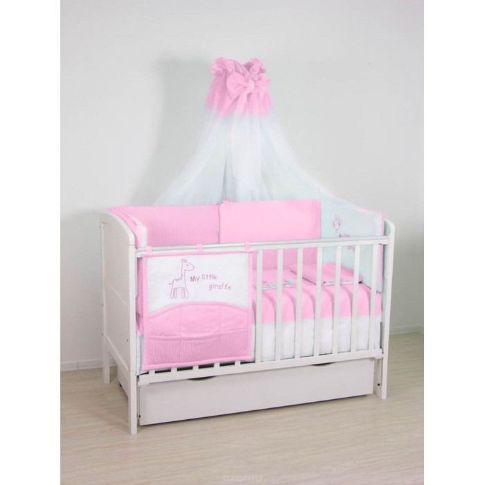 Комплект в кроватку Fairy Жирафик 120х60 (7 предметов)Жирафик 120х60 (7 предметов) Комплект в кроватку Fairy Жирафик 120х60 (7 предметов)Жирафик 120х60 (7 предметов)Нежный комплект постельного белья в кроватку Fairy Жирафик из 7 предметов станет настоящим украшением любой детской и подарит малышу много сладких снов. Бельё полностью безопасно и гипоаллергенно. Белье выполнено из 100% хлопка, наполнитель — холлофайбер. Комплектация: •штора балдахина (179х300 см), •борт (38х180 см) 2 части, •подушка (40х60 см), •наволочка (40х60 см), •простыня на резинке на матрас (120х60 см), •пододеяльник (110х140 см), •одеяло в комплекте (110х140 см).<br>