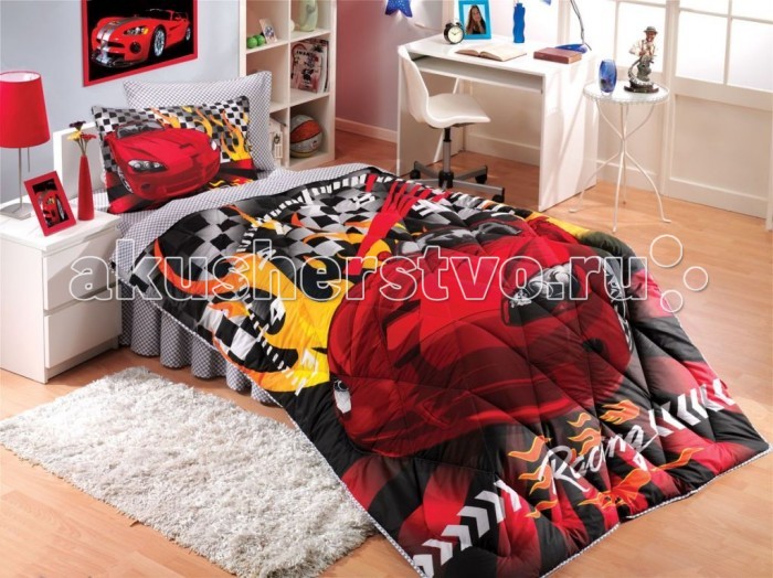 Постельное белье Hobby Home Collection 1.5-спальное Car Racing 160x240 см1.5-спальное Car Racing 160x240 см Постельное белье Hobby Home Collection 1.5-спальное Car Racing 160x240 см1.5-спальное Car Racing 160x240 смПостельное белье 1.5-спальное Hobby Home Collection Car Racing 160x240 см задает тон моде и открывает новую эру с каждой новой коллекцией. Hobby Home Collection создают модели, создающие вдохновение благодаря всему ассортименту продукции, от постельного белья до спальных комплектов, от покрывал до комплектов для детских и подростковых комнат, от полотенец до банных халатов. Поплин – европейский аналог бязи. Это ткань самого простого полотняного плетения с чуть заметным рубчиком, который появляется из-за использования нитей разной толщины. Состоит из 100% натурального хлопка, поэтому хорошо удерживает тепло, впитывает влагу и позволяет телу дышать. На ощупь поплин мягче бязи, но грубее сатина. Благодаря использованию современных методов окраски, не линяет и его можно стирать при температуре до 40°C. Комплект: Пододеяльник 1 шт. 160 x 220 см Простыня 1 шт. 160 x 240 см Наволочка 1 шт. 50 x 70 см Наволочка 1 шт. 70 x 70 см.<br>