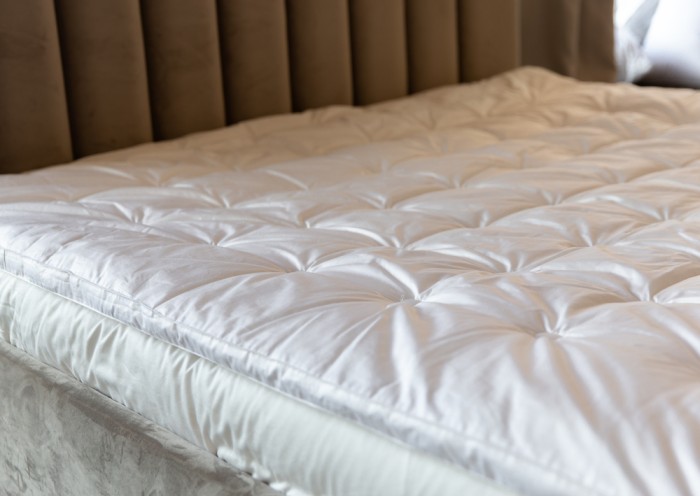 

German Grass Топпер стеганый с резинкой Silk всесезонный 200x200 см, Топпер стеганый с резинкой Silk всесезонный 200x200 см