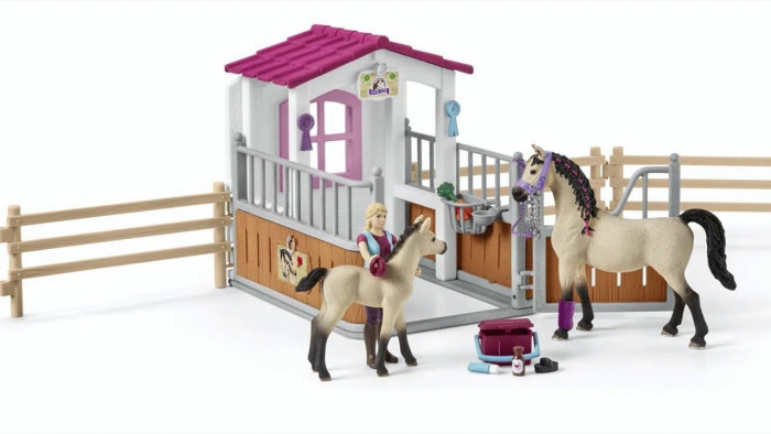 фото Schleich игровой набор стойло с арабской лошадью и жеребенком и конюхом