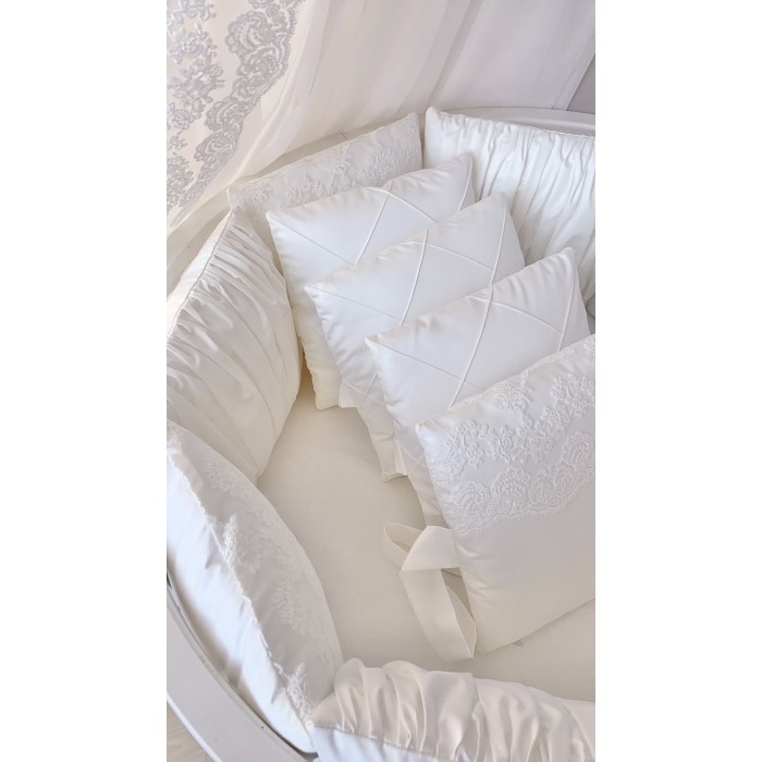 фото Бортик в кроватку krisfi стиль для овальной кроватки