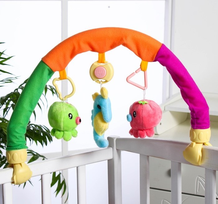 Крошка Я Дуга игровая музыкальная на коляску и кроватку Осьминожки 3 игрушки