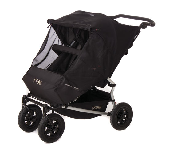 Москитная сетка Mountain Buggy Duet SunDuet Sun Москитная сетка Mountain Buggy Duet SunDuet SunMountain Buggy Москитная сетка Duet Sun Cover используется для коляски (прогулочной) Mountain Buggy Duet, при правильном использовании дождевик накрывает полностью капюшон коляски и подножку, для удобства в москитной сетке есть окошко на молнии. Предназначена для защиты ребенка от насекомых, различных мошек, пуха, а так же от палящего солнца (степень защиты от ультрафиолета 80%). Обшита по периметру прочной тканевой полоской, есть тканевые вставки.<br>