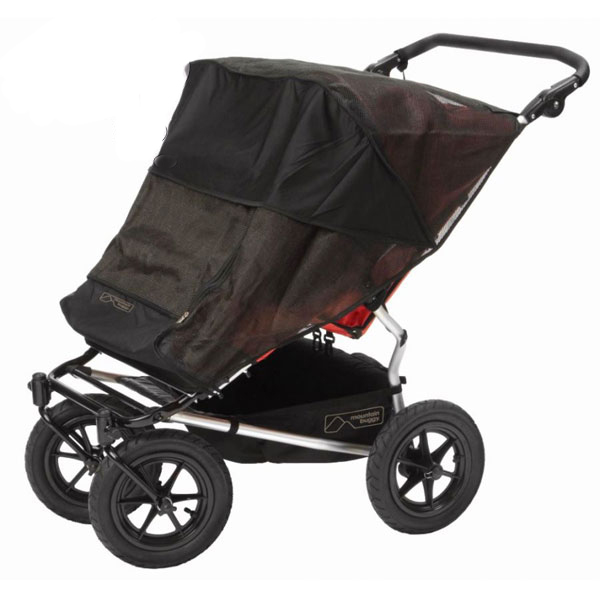 Москитная сетка Mountain Buggy Duo SunDuo Sun Москитная сетка Mountain Buggy Duo SunDuo SunMountain Buggy Москитная сетка Duo Sun Cover используется для коляски (прогулочной) Mountain Buggy Duet, при правильном использовании дождевик накрывает полностью капюшон коляски и подножку, для удобства в москитной сетке есть окошко на молнии. Предназначена для защиты ребенка от насекомых, различных мошек, пуха, а так же от палящего солнца (степень защиты от ультрафиолета 80%). Обшита по периметру прочной тканевой полоской, есть тканевые вставки.<br>