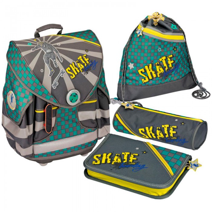 Spiegelburg Школьный ранец Skateboarding Ergo Style+ с наполнением 11691Школьный ранец Skateboarding Ergo Style+ с наполнением 11691 Spiegelburg Школьный ранец Skateboarding Ergo Style+ с наполнением 11691Школьный ранец Skateboarding Ergo Style+ с наполнением 11691Школьный ранец Skateboarding Ergo Style+ с наполнением имеет 2 вместительных внутренних отделения со специальным отделением для тетрадей и карманом, вместительное основное отделение для высокого учебного материала формат А4 и вспомогательное отделение для тетрадей. один боковой термо-кармашек , мягкие регулируемые плечевые лямки, ортопедическая спинка, крышка с надёжным замком, ремень на груди, прочное пластиковое дно с ножками, дополнительная ручка. В комплекте: Пенал с наполнением Lyra Osiris; Мешок для обуви; Брелок; Дорожная книга для детей; Расписание занятий; Прозрачный силиконовый чехол для пропуска на карабине. Особенности: Размер: 38 x 37 x 23 см<br>