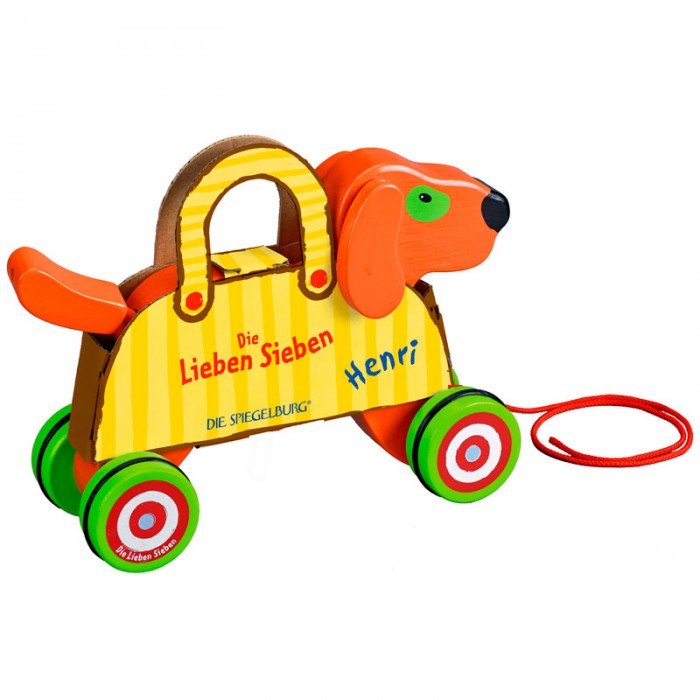 Каталка-игрушка Spiegelburg Собачка Bertie Die Lieben Sieben 11791Собачка Bertie Die Lieben Sieben 11791 Каталка-игрушка Spiegelburg Собачка Bertie Die Lieben Sieben 11791Собачка Bertie Die Lieben Sieben 11791Spiegelburg Игрушка-каталка Собачка Bertie Die Lieben Sieben 11791 замечательная детская каталка, которая на долгое время займет внимание вашего ребенка. Каталка сделана из экологически чистого дерева и окрашена безопасными красками. Она выполнена в виде милой собачки в сумочке. В ее верхней части есть ручки для переноски. Во время езды собачка будет кивать головой и махать хвостиком. Малыш может возить каталку за веревочку. При этом он будет развивать координацию движений и мелкую моторику рук, будет учиться ходить. Собачка станет его лучшим другом и напарником.<br>
