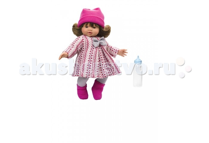 ASI Кукла Эмма 36 см 2430052Кукла Эмма 36 см 2430052 ASI Кукла Эмма 36 см 2430052Кукла Эмма 36 см 2430052ASI Кукла Эмма 36 см 2430052 У куклы Эммы симпатичное личико и очаровательный наряд. Голова, руки и ноги у этой испанской куклы выполнены из винила, а тело из ткани с наполнителем. У Эммы пухленькие пальчики на руках и ногах, маленькие выразительные черты лица, живые глазки и розовые губки, приоткрытые в улыбке, придают ей особое очарование. У Эммы очаровательные густые волосики. Одета куколка в яркое нарядное пальто. Образ дополняет шапочка цвета фуксии, которая отлично подчеркивает цвет волос этой малышки. Ботиночки яркие - по погоде. Пупсик упакован в красочную именную коробку испанского кукольного дома ASI.Каждая куколка ASI выпускается ограниченным тиражом и расписывается вручную. Главный дизайнер Кукольного Дома Анжела Симон дважды в год обновляет коллекцию, предлагая новые образы и аутфиты.<br>