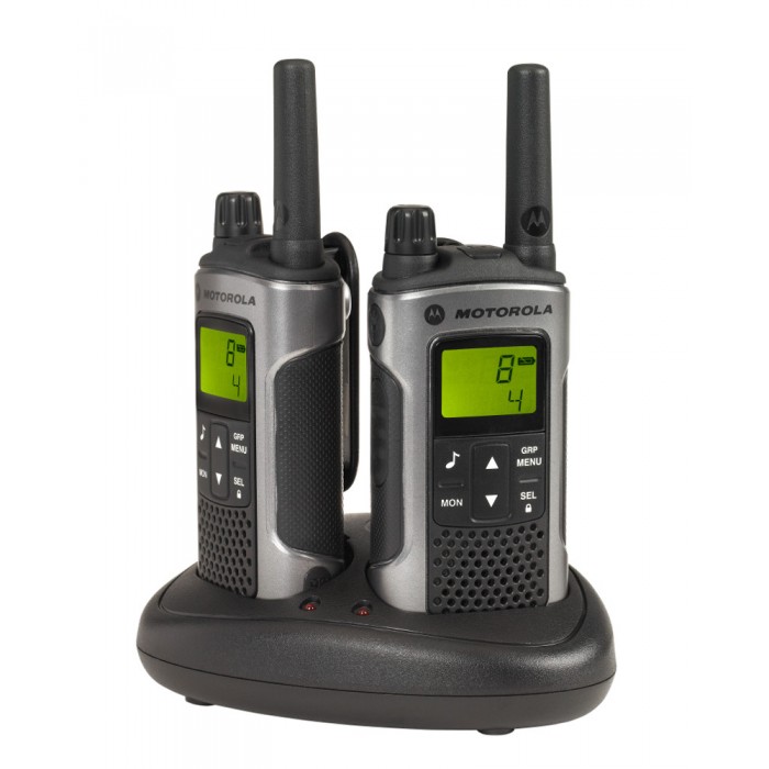 Рация Motorola TLKR T80TLKR T80 Рация Motorola TLKR T80TLKR T80Motorola Рация TLKR T80 обладают отличными эксплуатационными характеристиками и массой полезных пользовательских функций. А если принять во внимание еще обширный радиус действия этих портативных раций (до 10 км), а также приемлемую цену и такие полезные функции, как встроенный фонарик и брызгозащищенный корпус становится понятно, почему большинство любителей радиосвязи отдают предпочтение именно этим носимым рациям от компании Motorola. Особенности: 8 каналов и 21 код; эргономичный современный дизайн, малые размеры, брызгозащищенное исполнение; сканирование каналов; ЖК-дисплей с зеленым свечением; блокировка кнопок; указатель уровня заряда батареи для отслеживания времени работы; наличие разъемов для внешнего питания (9 В) и гарнитуры; встроенный фонарь; возможность вызывать одновременно нескольких абонентов; функция VOX; автошумоподавление; мониторинг каналов и помещения; автоотключение; секундомер. Комплектация: клипса для фиксации на поясном ремне — 2 шт.; два перезаряжаемых аккумулятора; двухместный з/у; блок питания; руководство пользователя.<br>