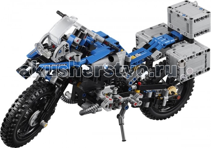 Конструктор Lego Technic Приключения на BMW R 1200 GSTechnic Приключения на BMW R 1200 GS Конструктор Lego Technic Приключения на BMW R 1200 GSTechnic Приключения на BMW R 1200 GSКонструктор Lego Technic Приключения на BMW R 1200 GS станет замечательным увлечением для мальчика, знающего толк в сборке столь классных конструкторов. Особенности: Данный конструктор можно собирать в одну из двух миниатюрных моделей транспорта. Одной из этих моделей является миниатюрная копия мотоцикла BMW R 1200 GS. Гоночный мотоцикл БМВ непременно понравится мальчику, который увлекается транспортом, а в особенности гоночными байками. Конструктор может превратиться в уникальный летательный аппарат, схожий внешне с мотоциклом, но при этом у него имеются мощные механические крылья. Сборка конструктора требует предельной внимательности ко всем деталям, к слову в полном комплекте их насчитывается 603. Однако не стоит переживать за правильность сборки, в наборе также предоставляется подробная и иллюстрированная инструкция, которая поможет собрать все точно и без ошибок. Конструктор способен увлечь мальчугана, который будет собирать его в один из возможных вариантов, а также играть с получившимся транспортом во всевозможные игры. Набор Lego Technic совместим с другими наборами этой же серии. Подробная инструкция, входящая в комплект, позволит ребенку собирать конструктор, как в присутствии взрослого, так и самостоятельно. Конструкторы Lego не только развлекут девочку, но и позволят ей усовершенствовать мелкую моторику, развить воображение и творческую фантазию. Все детали конструктора изготовлены из безопасного и качественного материала, при производстве используется многоступенчатая система контроля качества. Размер мотоцикла: 18 х 33 х 10 см. Размер альтернативной модели: 12 х 30 х 20 см<br>