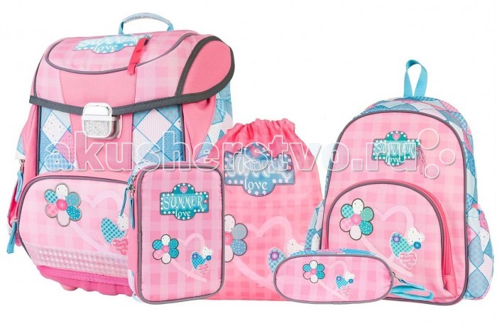 Target Collection Ранец Летняя любовь 6 в 1Ранец Летняя любовь 6 в 1 Target Collection Ранец Летняя любовь 6 в 1Ранец Летняя любовь 6 в 1Target Collection Ранец Летняя любовь 6 в 1 имеет яркий рисунок и изготовлен из современных, прочных материалов. Техническими особенностями рюкзака (портфелей) Target Collection является система Flexiball (поясничная поддержка), которая оптимально адаптирована для ребенка. Ведь самое главное, чтобы ребенок имел правильную осанку во время переноски портфеля. Система Flexiball является новшеством в промышленности, она правильно распределяет вес мешка, автоматически подстраивается под ребенка и поэтому обеспечивает идеальное положение для поясничной поддержки. Во время прогулки, система Flexiball движется вместе с ребенком, за счет гибкого материала уменьшает нагрузку при ходьбе. Портфель имеет форму куба, пригодную для учащихся начальных классов. Плечевые лямки можно отрегулировать для каждого ребенка индивидуально, поэтому получается что он «растет» вместе с ребенком. Лямки содержат вентиляционные отверстия и тем самым имеют возможность дышать. Они дополнительно оснащены ЭКО-пеной, которая делает ношение портфеля более комфортным для ребёнка.<br>