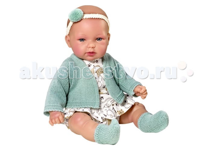 Vestida de Azul Оливия с котиками серия soft touchОливия с котиками серия soft touch Vestida de Azul Оливия с котиками серия soft touchОливия с котиками серия soft touchVestida de Azul Оливия с котиками серия soft touch малышка Оливия совсем недавно родилась, её так и хочется взять на ручки и любоваться. Кукла одета в симпатичный наряд: платьице с котиками, носочки, кофточка и забавный ободок на головке. Особенности: Внешность куколки проработана настолько детально, что Оливию с легкостью можно принять за настоящего младенца Милое личико с пухлыми щечками, приоткрытым ротиком и выразительными серо-голубыми глазками Невероятно реалистично выполнены младенческие складочки на теле, ручках и ножках, а также ручки по-детски сжатые в кулачки С малышкой Оливией девочка научится быть заботливой, аккуратной и отвественной Мягконабивное тело, подвижные голова, руки и ноги для увлекательной и реалистичной игры Кукла изготовлена из высококачественного, приятного на ощупь бархатистого винила, а также умеет лежать и сидеть Высота куклы – 30 см. В наборе: кукла Оливия комплект одежды<br>