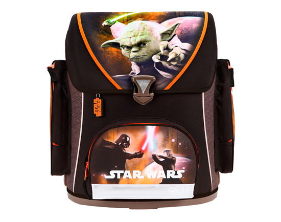 Scooli Ранец Star WarsРанец Star Wars Scooli Ранец Star WarsРанец Star WarsUndercover Ранец Star Wars просто обязан пробудить в вашем малыше тягу к труду и знаниям, ведь в нем нельзя носить никакие другие оценки, кроме пятерок! С таким замечательным школьным рюкзаком и ежедневная учеба не будет в тягость: малыша всегда и везде будет сопровождать любимый герой из знаменитого мультфильма! Такой красочный ранец привлечет взгляды и внимание всех вокруг! Особенности: Все молнии закрывают надежные клапаны, а для дополнительного удобства детской спинки предусмотрена мягкая спинка со вставками их воздухообменной сетки, а также регулируемые лямки с системой вентиляции 3 огромных отделений в рюкзаке непременно оценят как детишки, так и родители Кармашек для мобильного телефона, карман, карман на молнии, карабин для ключей и 2 кармашка формата A4, в которых не помнется ни один доклад вашего малыша! Второй карман идет без разделителей, а в третьем вы найдете разделители на липучке для тетрадей. Дно рюкзака имеет 4 прорезиненные подставки, что сохранит материал на дне в идеальном состоянии на протяжении длительного времени. Ранец выполнен из высококачественных, нетоксичных материалов, он очень надежный и легкий - идеальный вариант для вашего ребенка<br>