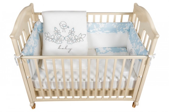 Постельное белье Bebe Luvicci Baby Birdie (3 предмета)Baby Birdie (3 предмета) Постельное белье Bebe Luvicci Baby Birdie (3 предмета)Baby Birdie (3 предмета)Продукция Bebe Luvicci производится только из экологически чистых и безопасных материалов высокого качества. Состав ткани 60% бамбук, 40% хлопок. Бамбуковое волокно - обладает натуральными антимикробными свойствами, не вызывает никаких раздражений на коже человека, идеально подходит детям. Волокно из бамбука создаёт комфорт и обеспечивает здоровым и спокойным сном, регулирует температуру тела, обладает влагопоглощением и вентилирующей способностью. Продукции награждена по достоинству Международным Сертификатом качества «TUV-CERT ISO 9001», а так же самыми престижными в мире маркировками для текстильных изделий, тестируемых на отсутствие вредных веществ и производства изделий только из органических материалов Международными органическими сертификатами «GOTS» и «EOKOTEX 100 CLASS 1». В комплект входит 3 предмета: пододеяльник (100х140 см) наволочка (40х60 см) простынь на резинке (60х120+16 см)<br>