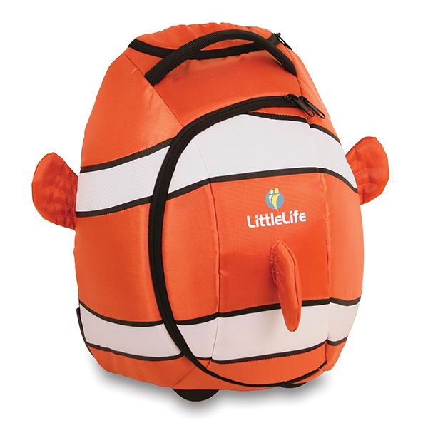 LittleLife Чемодан детский Рыбка-клоунЧемодан детский Рыбка-клоун LittleLife Чемодан детский Рыбка-клоунЧемодан детский Рыбка-клоунЗнаменитые чемоданы на колёсиках LittleLife в виде рыбки-клоуна всегда будут привлекать внимание окружающих своим необычным дизайном. Ваши детки с большим удовольствием будут сами возить свои вещи. Основное отделение на молнии. На бегунки можно установить замок (приобретается отдельно) для безопасности Вашего груза. Внутри чемодана дополнительное отделение на молнии. Особенности: Предназначен для детей в возрасте от 3 лет Материалы: полиэстер Основное отделение на молнии Выдвижная телескопическая ручка и одна обычная ручка сверху Встроенные 2 колесика Размеры: 35 х 25 х 45 см Емкость: 20 л<br>