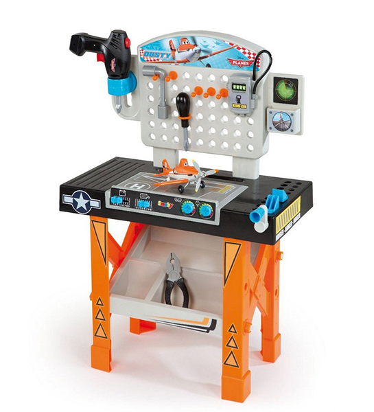 Smoby Ремонтная мастерская СамолетыРемонтная мастерская Самолеты Smoby Ремонтная мастерская СамолетыРемонтная мастерская СамолетыРемонтная мастерская в стиле Самолеты очень понравится фанату этого мультика. Юный механик сможет ремонтировать героя Дасти, подкручивая винтики с гаечками, инструментами, которые идут в наборе. Мастерская помогает развивать логическое мышление, мелкую моторику, память и научит малыша разбираться в строительных инструментах. Реалистичная игрушка позволить мальчику попробовать себя в роли мастера. А после игры, он сможет убрать все инструменты так чтобы они не потерялись. Характеристики: изготовлена из экологически чистого упрочненного пластика, не деформируется и не выгорает для детей от 3-х лет ремонтная мастерская с инструментами: дрель, отвертка, разводной ключ рабочее место для юного мастера, с большим набором функциональных инструментов на мастерской есть удобные крючки для инструментов в комплекте различные инструменты и аксессуары под столом поддон для деталей В комплекте: мастерская инструменты: дрель, отвертка, разводной ключ самолетик Дасти Общие размеры 49x27x75 см Smoby – это огромный выбор игрушек рассчитанных на разные возрастные категории, от новорожденных до младших школьников. Smoby – лидер в производстве игрушек для ролевых игр, и по праву может гордиться своей продукцией. Вся продукция произведена по лицензии известных торговых марок и точно повторяет внешний вид и функциональность оригиналов.<br>