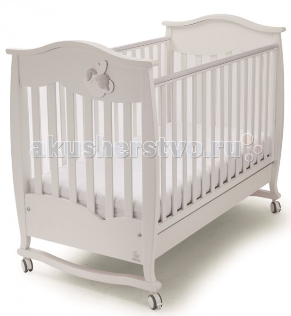 Детская кроватка Italbaby Ninna NannaNinna Nanna Детская кроватка Italbaby Ninna NannaNinna NannaКоллекция Ninna Nanna сочетает современные и нежные классические черты интерьерных решений. Обтекаемые формы и лаконичный дизайн - отличительные черты данной коллекции. В переводе с итальянского название коллекции означает колыбельная. И это неслучайно. Благодаря сочетанию нежных пастельных тонов в комнате у малыша будет царить атмосфера уюта и умиротворения. Кровать из массива бука, краски на водной основе Размеры 130х76х105 см 2 положения дна кроватки: верхнее - для новороденных и нижнее - для малыша от 6 мес Опускающиеся боковины с возможностью фиксации и пластиковыми накладками Колеса со стояночным тормозом Ящик для белья на металлических направляющих Дополнительно можно приобрести качалку Борта кроватки легко регулируются по высоте, и их можно поднимать и опускать одной рукой. Монтаж кроватки очень прост за счет системы Easy Fix - упрощенного монтажа без применения инструментов. Кроватка снабжена четырьмя проворачивающимися резиновыми колесами и двумя тормозами, которые позволяют передвигать и блокировать кроватку в любом положении в полной безопасности. При изготовлении используются краски на водной основе, гипоаллергенные и нетоксичные (сертификат ISO 9001). Они гарантируют однородное и прочное покрытие и усиливают природные качества дерева. Края покрыты нетоксичными оболочками, которые гарантируют максимальную безопасность ребенку в случае соприкосновения со ртом, и в то же время защищают кроватку от царапин. Ортопедическое реечное дно сделано в соответствии с европейскими нормативными требованиями (с 15 планками из букового дерева). Такое дно гарантирует ребенку правильное положение и соответствующую опору для позвоночника во время сна. Дно кроватки можно установить в двух положениях: в верхнем - для первых месяцев жизни, и нижнем - для последующих этапов роста.<br>