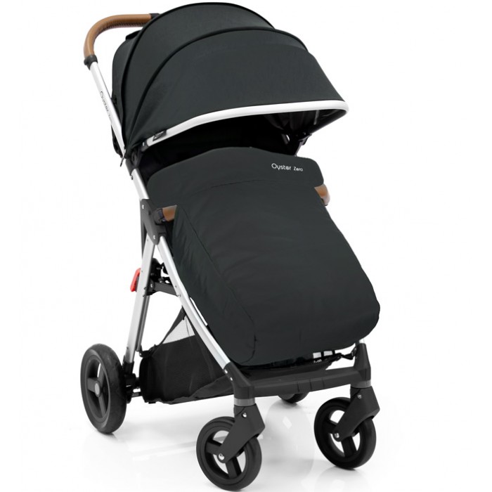 Прогулочная коляска Oyster Zero с накидкой на ножки
