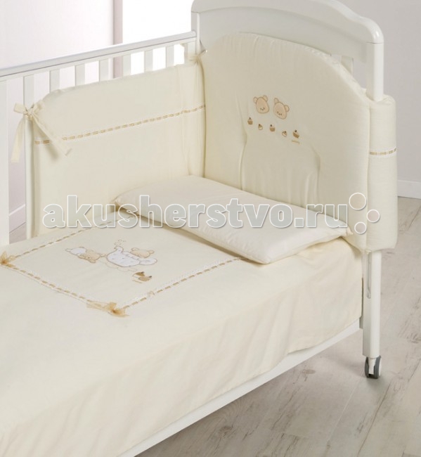 Комплект в кроватку Italbaby Pasticcini (5 предметов)Pasticcini (5 предметов) Комплект в кроватку Italbaby Pasticcini (5 предметов)Pasticcini (5 предметов)Белье Pasticcini (5 предметов) прекрасно подойдет для детской мебели ItalBaby. Гипоаллергенно, сертифицировано, стирка в стиральной машине. Комплект может быть дополнен фирменными аксессуарами: колыбель, конверт на молнии, настольный абажур, плетеная корзина для аксессуаров, корзина для переноски. Комплект из 5 предметов: бампер простынь на резинке (на матрас 63х125 см) наволочка (40х60 см) стеганое одеяло пододеяльник (100х130 см) Состав: 100% хлопок. Уход: стирка в стиральной машине. Все белье гипоаллергенно, сертифицировано.<br>