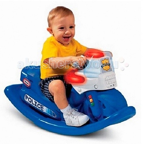 Качалка Little Tikes Полиция 1592Полиция 1592 Качалка Little Tikes Полиция 1592Полиция 1592Яркая качалка Полиция от Little Tikes (Литл Тайкс) сделана в виде полицейского гидроцикла. Качалку можно использовать как дома, так и на улице. Качалка изготовлена из прочного пластика, сконструирована с учетом особенностей строения тела ребенка: высокая спинка, удобное сиденье и широкое основание. При повороте ключа вправо активируется звук включенного двигателя. На приборной панели расположены шесть разноцветных кнопок (три вертикально и три горизонтально). При нажатии на них игрушка издает различные звуковые и световые сигналы. При изготовлении качалки применяется метод центробежного литья, что позволяет сделать ее ударопрочной и устойчивой к перепадам температур (до -18С). Для игрушки необходимо 3х1,5V батарейки (входят в комплект).<br>