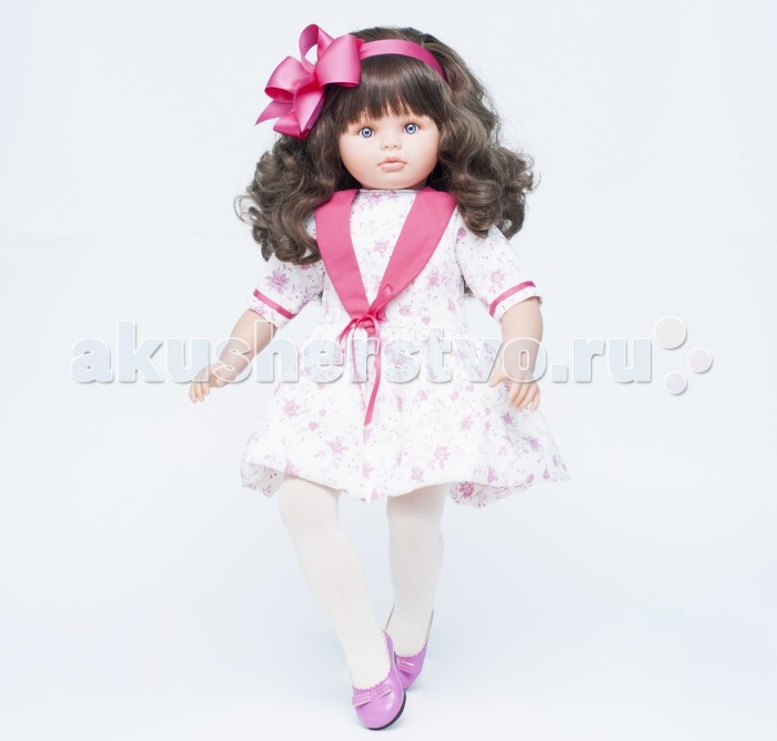 ASI Кукла Пепа 60 см 281430Кукла Пепа 60 см 281430 ASI Кукла Пепа 60 см 281430Кукла Пепа 60 см 281430Кукла ASI Пепа 60 см 281430 - просто красавица - является воплощением всех детских фантазий. Кукла очень большая, 60 см и выглядит, как живая девочка. У нее густые и блестящие волосы, мягкие и послушные, как шелк. Их можно расчесывать и делать разные прически. Руки и ноги у куклы выполнены из винила. Тело - мягконабивное. Вот почему Пепа такая невесомая и очень пластичная. Руки и ноги можно разводить в разные стороны. При этом они фиксируются в любом положении. Благодаря чуть согнутым в коленях ногам Пепу удобно возить в коляске и сажать на стульчик. На кукле одето очень нарядное летнее платье с ярким принтом, украшенное атласной лентой. На голове красуется такой же шикарный бант цвета фуксии! Особенности: Пупсик ASI сделан очень качественно. Без запаха. Производство Испания. Используется безопасный твердый винил. Видна прорисовка мельчайших подробностей тела, рук и ног.<br>