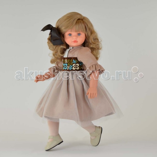 ASI Кукла Пепа 60 см 282040Кукла Пепа 60 см 282040 ASI Кукла Пепа 60 см 282040Кукла Пепа 60 см 282040Кукла ASI Пепа 60 см 282040 западет в душу любому ребенку и безусловно станет любимой игрушкой. Ей так идет этот великолепный шоколадный бант в белокурых волосах. Платье выполнено из дорогой ткани, украшено сверху тончайшей сеткой. Пояс изысканно расшит разноцветными узорами. Куколка, ростом, 60 см выполнена из винила. Тело- мягконабивное. За счет этого кукла принимает естественные позы и практически невесома. Ручки и ножки фиксируются в различных положениях. Эта куколка, поистине, жемчужина новой коллекции. Выполнена, как и все куклы испанского Кукольного Дома ASI ограниченным тиражом. Особенности: Пупсик ASI сделан очень качественно. Без запаха. Производство Испания. Используется безопасный твердый винил. Видна прорисовка мельчайших подробностей тела, рук и ног.<br>