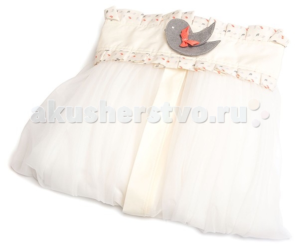 Балдахин для кроватки Putti Baby BirdBaby Bird Балдахин для кроватки Putti Baby BirdBaby BirdБалдахин Putti Baby Bird для подрастающих романтичных натур. Изделие украшено милой птичкой из мягкого фетра и выполнено из декоративного кружевного полотна. Это не только стильное дополнение декора детской, но и гарантия защиты малыша от сквозняков, яркого света, пыли и насекомых! Особенности: Изготовлен из белого тюля, который гармонично вписывается в дизайн любой детской комнаты. Просто устанавливается - используйте для этого специальный крепеж для балдахина. Длина занавеси составляет 5 м. Ее более чем достаточно для того чтобы скрыть от посторонних глаз всю кроватку и ребенка в ней. Качество и безопасность балдахина для детского здоровья подтверждает Европейский сертификат соответствия СЕ.<br>