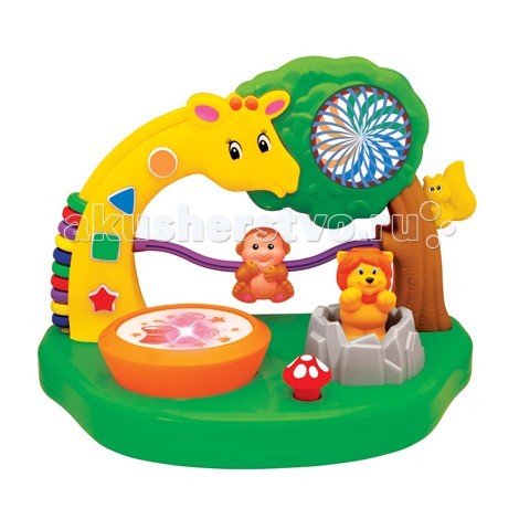 Развивающая игрушка Kiddieland Сафари паркСафари парк Развивающая игрушка Kiddieland Сафари паркСафари паркРазвивающая игрушка Kiddieland Сафари парк - яркие животные помогут малышу в игровой форме выучить цифры, счет и фигуры. На шее жирафа имеются красочные бусинки, которые можно перебирать и пересчитывать. Это также поможет ребенку в развитии мелкой моторики рук. Постучав в маленький барабан, малыш услышит мелодию и увидит мерцающие огоньки. Игрушка поможет ребенку в развитии логики, в изучении цифр и счета, но при этом ему не будет скучно. Для работы требуются 2 батарейки стандарта LR6 АА 1,5V (входят в комплект).<br>