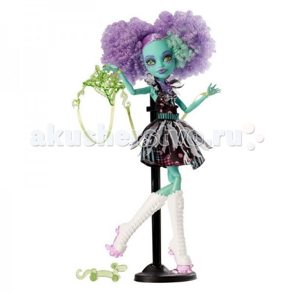 Monster High Кукла из серии Шапито Honey SwampКукла из серии Шапито Honey Swamp Monster High Кукла из серии Шапито Honey SwampКукла из серии Шапито Honey SwampКукла Monster High из серии Шапито Honey Swamp не оставит равнодушной ни одну поклонницу Школы монстров. Особенности: Хани — клоунесса на роликах. У нее очень необычный макияж, свойственный всем клоунам. Большие «круги» сиреневых теней, а возле ресниц черные точки. Губы похожи на губы Кьюпид, с таким же сердечком посередине, но не розовым, а фиолетовым. Волосы у Хани заплетены в два высоких хвоста, но так как волосы у Хани очень кудрявые из-за этого хвостики смотрятся забавно. Волосы полностью покрашены в сиреневый цвет, только одна небольшая прядь осталась натурального изумрудного цвета. Хани одета в разноцветное платье. На лямках есть украшение из черно-белого шлейфа. На юбке так же присутствует такое украшение. Пояс изумрудно-черный. Ноги Хани обуты в высокие ролики белого цвета. Подошва и колёсики розовые. Аксессуаром к кукле идёт воздушный шарик зеленого цвета, к которому привязана ленточка. Эту ленту держит Хани, а к верху ленты переплетается в необычный узор. В наборе к кукле идёт буклет с её изображением.<br>