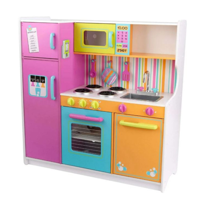 KidKraft Большая детская игровая кухня Делюкс (Deluxe Big & Bright Kitchen)Большая детская игровая кухня Делюкс (Deluxe Big & Bright Kitchen) KidKraft Большая детская игровая кухня Делюкс (Deluxe Big & Bright Kitchen)Большая детская игровая кухня Делюкс (Deluxe Big & Bright Kitchen)KidKraft Большая детская игровая кухня Делюкс (Deluxe Big & Bright Kitchen). Представленная модель вполне функциональна и отличается яркостью цветов. В комплекте имеется холодильник, микроволновая печь, газовая плита, раковина и место для хранения кухонной посуды. Вся мебель с открывающимися дверцами, плита и микроволновка снабжены прозрачными дверками. Раковина на мойке съемная. На кухне есть дополнительные игровые детали – это телефонная трубка, доска для записей, половник, лопаточка и тканевая прихватка. У детской кухни нет интерактивных свойств. Посуда, которая представлена на фотографиях, не идет в комплектации к кухне Делюкс.<br>