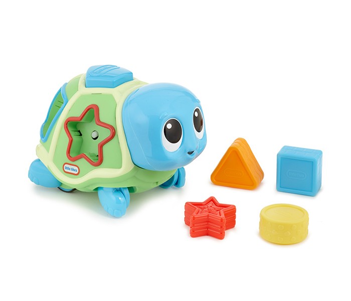 Сортер Little Tikes Ползающая черепахаПолзающая черепаха Сортер Little Tikes Ползающая черепахаПолзающая черепахаСортер Little Tikes Ползающая черепаха игрушка яркая и симпатичная, у нее милая мордочка и большие глазки, а еще она ползает и издает различные забавные звуки. Чтобы играть было интереснее, вначале нужно разместить геометрические фигуры из набора в соответствующие отверстия в корпусе игрушки. После этого она начнет ехать, если нажать на кнопку, и одновременно проигрывать веселые мелодии. Через некоторое время черепаха остановится и все фигурки выскочат из ее панциря!<br>