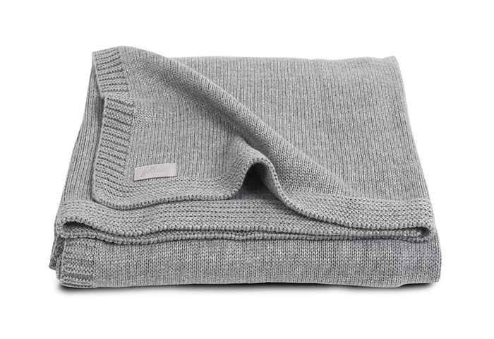 Плед Jollein Вязаный Natual knit 100х150Вязаный Natual knit 100х150 Плед Jollein Вязаный Natual knit 100х150Вязаный Natual knit 100х150Плед Jollein Вязаный Natual knit 100х150 обеспечит Вашему малышу тепло и уют. Ваш малыш будет смотреться эффектно и празднично. Такой плед будет украшением детской комнаты, кроватки. Отличный подарок на рождение, на выписку. Состав: 50 % хлопок, 50% акрил. В сочетании хлопка с акрилом акрил делает плед теплее, прочнее, легче и практичнее. Акрил называют искусственной шерстью. Сама ткань (акрил) обладает гипоаллергенными и антибактериальными свойствами. Ко всему тому, акрил имеет свойство не притягивать пыль, а потому использование пледа из такого материала будет прекрасным выходом из ситуации для аллергиков он легче отстирывается и быстрее сохнет. А хлопок улучшает гигроскопичность и дышащие качества такого пледа. Уход: рекомендуется стирка до 40 градусов.<br>