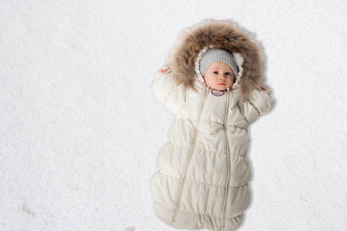 Lucky Child Комбинезон-конверт В1-1Комбинезон-конверт В1-1 Lucky Child Комбинезон-конверт В1-1Комбинезон-конверт В1-1Lucky Child Комбинезон-конверт детский В1-1 Если Вы ожидаете появления малыша этой зимой, то первая вещь, которая Вам понадобится, - это уютный комбинезон-конверт. Благодаря лёгкому и тёплому наполнителю Isosoft, он согреет Вашего кроху во время зимних прогулок. Трикотажная подкладка из 100% хлопка с воздухопроницаемыми и водоотводными свойствами не позволит ему вспотеть, даже если малыш проспит на улице три часа. Ручки младенца можно легко спрятать в отворачивающуюся «варежку». Капюшон оторочен натуральным мехом енота, внутри натуральная ткань. Удобная двойная молния позволяет легко одеть и раздеть ребёнка или просто поменять подгузник и продолжить прогулку до -30°С Состав: Утеплитель изософт 300 г, внутри подкладка - кулирка-хлопок 100%, мех натуральный енот, верхняя ткань полиэстер 100% Ручная стирка при 30 градусах/не отбеливать/не отжимать, сушить в вертикальном положении<br>