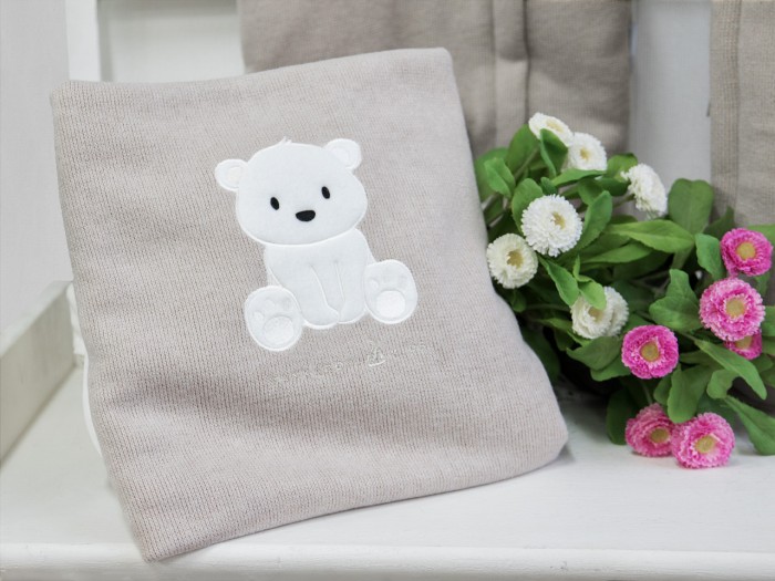 Пледы Makkaroni Kids Полярный мишка 90х90 см makkaroni kids борт в кроватку makkaroni kids волшебная сказка 125х65 и 120x60 см