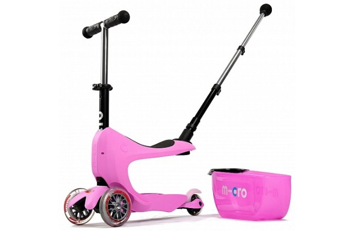 Трехколесный самокат Micro Mini2go Deluxe PlusMini2go Deluxe Plus Трехколесный самокат Micro Mini2go Deluxe PlusMini2go Deluxe PlusСамокат Micro Mini2go Deluxe Plus. Mini 2Go подходит для малышей от 18 месяцев и до 5 лет. Управление осуществляется перемещением веса ребенка, катание на этом детском кикборде развивает в ребенке моторику и баланс. Комплектация Делюкс Плюс включает родительскую телескопическую ручку (съемная, в сложенном состоянии 40 см, выдвигается до 60 см и до 82 см, угол не регулируется). А так же фонарик, который можно закрепить на руле самоката либо внутри ящика. Для крепления на руль в наборе предусмотрен специальный силиконовый крепеж.<br>