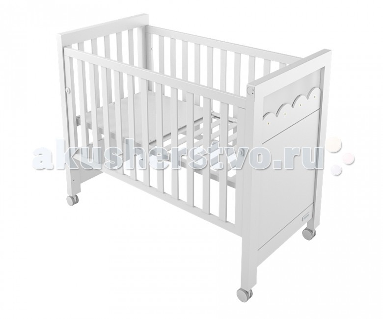 Детская кроватка Micuna Amelia Aran Luxe со светодиодной подсветкой 120х60Amelia Aran Luxe со светодиодной подсветкой 120х60 Детская кроватка Micuna Amelia Aran Luxe со светодиодной подсветкой 120х60Amelia Aran Luxe со светодиодной подсветкой 120х60Детская кроватка Micuna Amelia Aran Luxe со светодиодной подсветкой 120х60 – воплощение стиля и элегантности Коллекция Amelia Aran от испанских дизайнеров Micuna создана специально для тех, кто ценит сдержанность и тонкий вкус. Мебель выдержана в классических цветах – тёплом песочном и спокойном белом, строгие прямые линии удачно контрастируют с резным декором и элегантным украшением из кристаллов Swarovski (в коллекции Luxe). Micuna Amelia Aran: высокий стиль. Relax: ещё больше безопасности для Вашего малыша Micuna, стремясь к постоянному развитию, всегда идёт в ногу со временем. Удачное сочетание многолетнего опыта и самых современных разработок позволяет компании Micuna находить новые решения для обеспечения максимальной безопасности и комфорта своих маленьких клиентов. Не секрет, что в первые месяцы серьёзный дискомфорт малышам доставляет срыгивание после грудного кормления, особенно в период болезни или простуженного состояния. В этих случаях педиатры советуют немного приподнимать матрас – это поможет предотвратить спазмы и улучшит дыхание ребёнка. Специально для этого компания Micuna разработала систему Relax, которая характеризуется своей удивительной простотой. Теперь Вы можете регулировать уровень наклона ложа легко и быстро, не снимая матрас и постельное бельё. Преимущества Relax: облегчает дыхание малыша при простуде снижает риск удушья в случае срыгивания снижает накопление газов значительно снижает риск «синдрома внезапной смерти» Особенности: уютная и стильная кровать для новорождённого система Relax – угол наклона матраса регулируется в 2-х положениях ложе регулируется по высоте – 2 позиции боковой бортик можно отрегулировать по высоте или полностью снять, таким образом превратив кровать в диванчик закрытые шурупы и болты, движущиеся детали имеют замки безопасности материал: бук, МДФ лакированный используются нетоксичные краски и лаки на водной основе, безвредные для малыша и родителей кровать декорирована стразами Swarovski и светодиодной подсветкой ящик для кровати в комплект НЕ входит (можно приобрести дополнительно) Кроватки испанской компании Micuna изготавливаются в Валенсии из экологически чистых материалов. В первую очередь, это бук – традиционное дерево для мебели и музыкальных инструментов. Элементы из МДФ – материала, созданного без применения эпоксидных смол и фенола на основе природного полимера лигнина, дополняют конструкцию. Краски и лак, которыми покрывают кроватки, приготовлены из натуральных компонентов и не создают вредных испарений.<br>