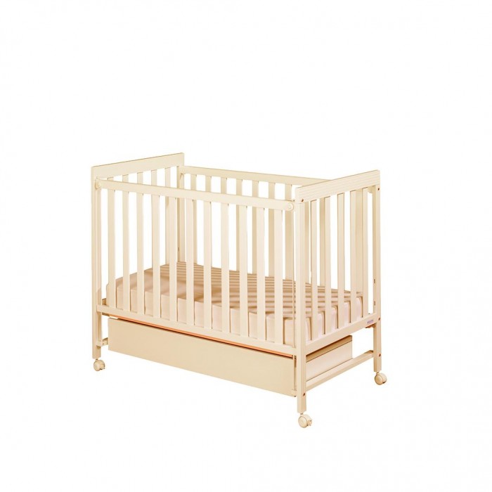 Детская кроватка Micuna Basic-1 120x60Basic-1 120x60 Детская кроватка Micuna Basic-1 120x60Basic-1 120x60Детская кроватка Micuna Babies 120x60 выполнена из натурального бука, покрыта безвредными для детского здоровья красками и лаками из натуральных компонентов на водной основе. Для изготовления кроваток для детей и новорождённых испанская компания Micuna использует только экологически чистые материалы – они надёжны, долговечны и абсолютно безопасны для малышей. В основе мебели – массив бука или сосны. Элементы выполняются из МДФ – современного аналога ДСП, более практичного, не содержащего фенол и эпоксидные смолы. Все покрытия, используемые при изготовлении кроваток, нетоксичные – водная основа краски, лаков и клея не создаёт вредных испарений и безвредна для окружающих. Особенности: бортик кроватки опускается ложе регулируется по высоте – 2 позиции посредством снятия бортика кроватка легко превращается в диванчик материал: бук, МДФ в комплект не входит ящик для кровати, но его можно заказать дополнительно<br>