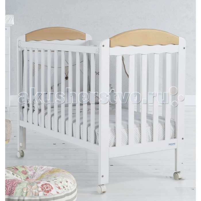 Детская кроватка Micuna Judith 120x60 смJudith 120x60 см Детская кроватка Micuna Judith 120x60 смJudith 120x60 смКровать Micuna Judith 120х60 см изготавливается из экологически чистых материалов. В первую очередь, это бук – традиционное дерево для мебели и музыкальных инструментов. Элементы из МДФ – материала, созданного без применения эпоксидных смол и фенола на основе природного полимера лигнина, дополняют конструкцию. Краски и лак, которыми покрывают кроватки, приготовлены из натуральных компонентов и не создают вредных испарений. Особенности: материалы: массив натурального бука, МДФ, нетоксичные лаки и краски на водной основе – все материалы абсолютно безопасны для малышей и идеально подходят для использования в детской комнате боковой борт регулируется по высоте ложе регулируется по высоте – 2 позиции ящик для кровати в комплект НЕ входит. Размеры: внешние размеры (ДхШхВ): 121 х 66 х 100 см<br>