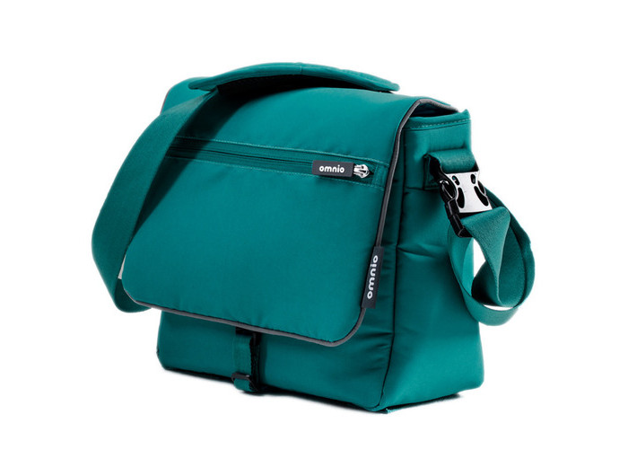Omnio Сумка для коляски Change BagСумка для коляски Change Bag Omnio Сумка для коляски Change BagСумка для коляски Change BagOmnio Сумка для коляски Change Bag - удобная вместительная сумка для необходимых вещей для прогулки с ребенком. Особенности: Удобный съемный ремень для переноски на плече с большой мягкой накладкой. Крепится на коляске OMNIO. В комплекте пеленальный матрасик 55 х 36 см 2 кармана на молнии Главное отделение на молнии Много внутренних карманов, клипса для ключей Материал сумки водоотталкивающий и легко чистится. Светоотражающие вставки для лучшей видимости в темное время суток. Система фиксации к коляске убирается в сумку, когда не требуется. Размер (Ш x Г x В) – 30 х 15 х 26 см<br>