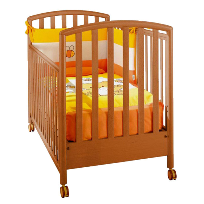 Детская кроватка Pali City CotCity Cot Детская кроватка Pali City CotCity CotДетская кроватка Pali City Cot за счет хорошо продуманной конструкции, обеспечит максимальный комфорт Вашему малышу! Реечное дно окажет необходимую поддержку чувствительному позвоночнику малыша. Бортик каждой кроватки можно опустить на 20 -25 сантиметров, а один из них полностью снимается, превращая кроватку в уютный детский диванчик для отдыха. Маневренные колеса с возможностью блокировки, съемные. Кровать изготовлена из высококачественного натурального дуба и покрыта натуральными лаками и красками, которые являются абсолютно безвредными для малыша. Особенности : один бортик полностью снимается бортик каждой кроватки можно опустить на 20-25 сантиметров маневренные колеса с возможностью блокировки, съемные изготовлена из высококачественного натурального дуба Характеристики : матрас в комплекте, чехол хлопковый, несъемный, а внутри — пенополиуретановая пена Размер внутренний: 103x51 см Размер наружный: 109x57 см. Высота: 96 см. вес: 20 кг<br>