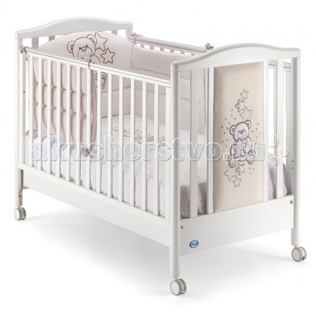 Детская кроватка Pali Meggie SoftMeggie Soft Детская кроватка Pali Meggie SoftMeggie SoftДетская кроватка Pali Meggie Soft - сочетание утонченного дизайна и европейского качества. Классическая кроватка Pali Meggie Soft выполнена из буковой древесины, покрыта красками и лаками, не содержащими токсичных компонентов. Торцовая спинка имеет вставку из экокожи, украшенную авторскими рисунками. Боковины опускаются и поднимаются бесшумно одной рукой, благодаря специальному механизму, запатентованному ТМ Пали. Кроватка оборудована колесами, два из которых имеет блокирующий тормоз. Подматрасник кроватки представляет собой ортопедическую сетку из неокрашенного бука. Особенности: предназначена для детей от 0 до 5-ти лет изысканная классическая форма детской кроватки - одно из лучших творений специалистов итальянской мебельной фабрики Pali бортики кровати опускаются на 20-25 см, один из них снимается полностью, так что кровать может использоваться как диванчик cиликоновые накладки на бортики два уровня ложа по высоте подматрасник состоит из деревянных реек рейки подматрасника обеспечивают надежное крепление матраса легко двигающиеся колеса с блокирующим тормозом безопасное расстояние между планками бортиков кроватки ящик для постельного белья или игрушек<br>