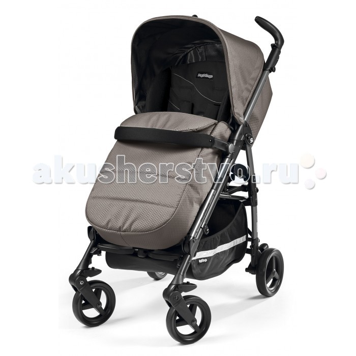 Коляска-трость Peg-perego Si CompletoSi Completo Коляска-трость Peg-perego Si CompletoSi CompletoКоляска-трость Peg-perego Si Completo предназначена для малышей в возрасте от 6-ти месяцев до 3-х лет. Легкая, прочная, современная коляска-трость, особенно популярная среди родителей, для которых безопасность и удобство ребенка стоят на первом месте. У нее легкая алюминиевая рама, которая складывается одной рукой по принципу трости. В сложенном виде коляска Perego Si Completo стоит без поддержки и переносится за специально предусмотренную ручку. Прогулочный блок большой и глубокий. Его спинка регулируется в 3-х положениях. Максимально опущенная спинка и поднятая подножка позволяют получить полноценное спальное место. Всего вариантов установки у подножки два. Безопасность Peg-Perego Si Completo гарантируется надежным бампером и прочными ремнями безопасности с 5-ю точка прилегания. Степень натяжения ремней может изменяться по вашему желанию. Движений они не стесняют. Бампер может использоваться как столик для игрушек. От дождя ребенка защитит съемный капюшон, оснащенный складной солнцезащитной вставкой. Капюшон и вся обивка Peg-Perego Si Completo выполнена из однотонного текстиля с едва заметным перламутровым узором из кружочков. Ткань плотная, надежная, очищающаяся посредством простой стирки. Высоту ручек вы можете подстроить под свой рост и зафиксировать в выбранном положении. Фиксируются также передние поворотные колеса. Они имеют мягкую амортизацию и плавно движутся практически по любым поверхностям. Прогулочное сидение: регулируемая спинка в 3-х положениях 5-точечные ремни безопасности Капюшон складывающийся, съемный. Шасси: легкая алюминиевая рама компактно складывается В комплект входит: капюшон, накидка на ножки, дождевик. В комплект не входит подстаканник! Размеры: Вес шасси (рамы): 6 кг Ширина шасси: 51 см Размер коляски (шхдхв): 51 х 87 х 103 см Размер коляски в собранном виде: 31 х 99 см.<br>