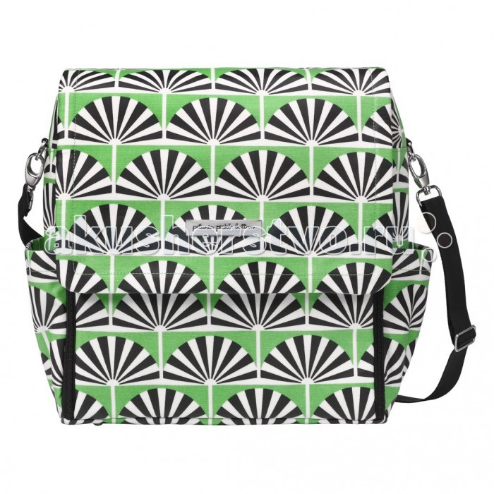 Petunia Pickle Bottom Сумка для мамы Boxy BackpackСумка для мамы Boxy Backpack Petunia Pickle Bottom Сумка для мамы Boxy BackpackСумка для мамы Boxy BackpackСумка для мамы Petunia Boxy Backpack от Petunia Pickle Bottom идеальна не только в сочетании с коляской, но и может использоваться отдельно от нее: как рюкзак (Boxy Backpack) и как сумка на плечо (Touring Tote). Особенности: застежки на магнитах, так что сумку легко и бесшумно можно открыть одной рукой; одно внутреннее отделение с несколькими карманами на резинках; молния с двумя собачками, так что ее легко открыть наполовину и в любую сторону; 2 в 1: рюкзак и сумка на плечо благодаря съемным ремням; внутренняя отделка из водонепроницаемого нейлона; 4 кармана для бутылочек: два снаружи, два внутри; аксессуары из полированного никеля; внутренний держатель для ключей; кармашек для пустышки во внешнем отделении, так что легко достать одной рукой; парча с водонепроницаемой отделкой. Легкий уход - просто протереть влажной тканью!<br>